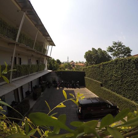 Hotel Sampurna Cirebon Bagian luar foto